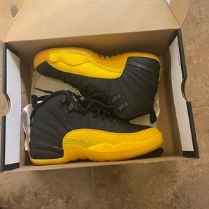 Jordan 12 Retro
Black University Gold (GS)